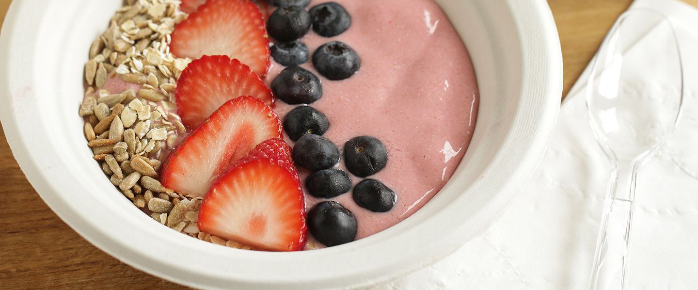 Strawberry Banana Smoothie Bowl Recipe - Chinet®