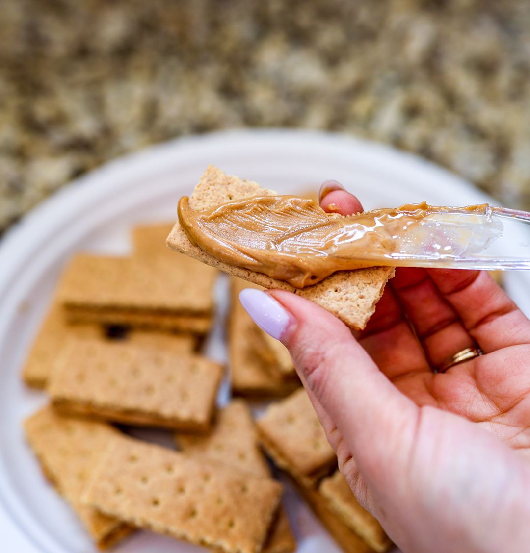 Peanut Butter Graham Cracker Sandwiches Chinet®